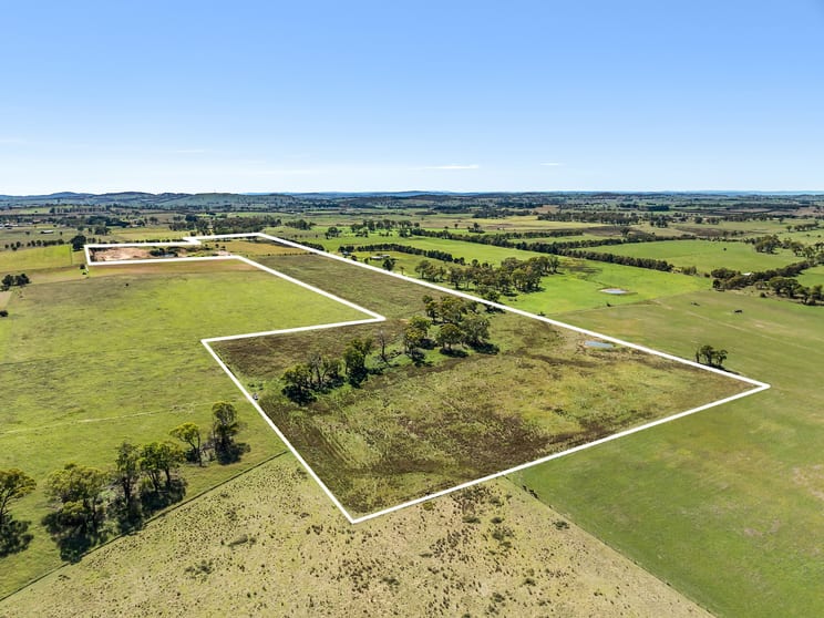 Click to view all images 269 Spring Hill Road Spring Hill NSW 2800 - Image 2