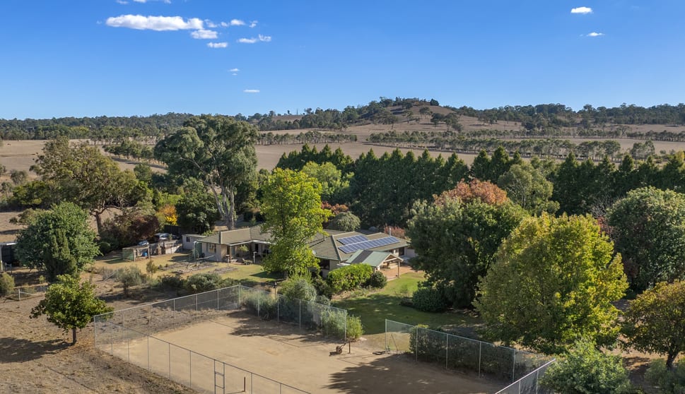 4 Redgum Lane Armidale NSW 2350 - Image 1