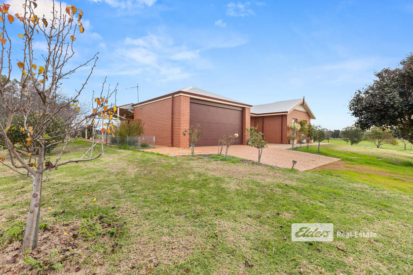 Click to view all images 78 Yamballup Avenue Harvey WA 6220 - Image 3