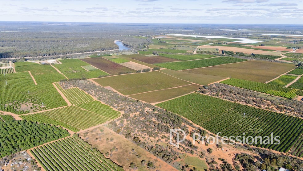 Click to view all images 2836 Kulkyne Way Nangiloc VIC 3494 - Image 2