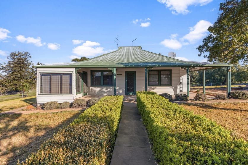 Click to view all images 261 Paper Forest Road Mangoplah NSW 2652 - Image 2