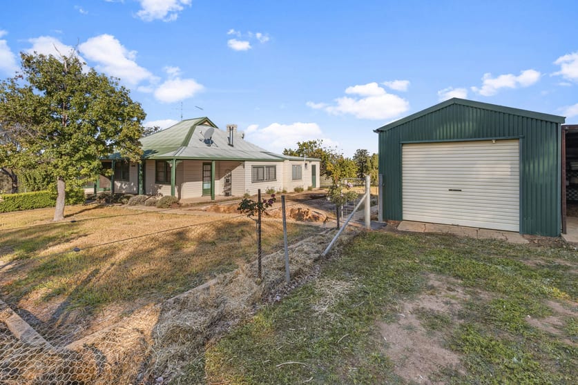 Click to view all images 261 Paper Forest Road Mangoplah NSW 2652 - Image 3