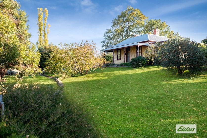 Click to view all images 359 Burton Avenue Kyneton VIC 3444 - Image 2