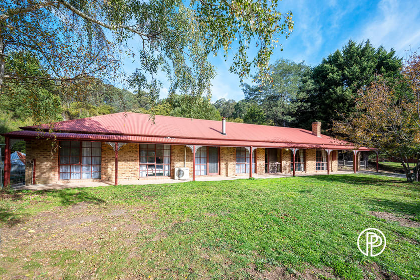 Click to view all images 700 Woods Point Road East Warburton VIC 3799 - Image 2