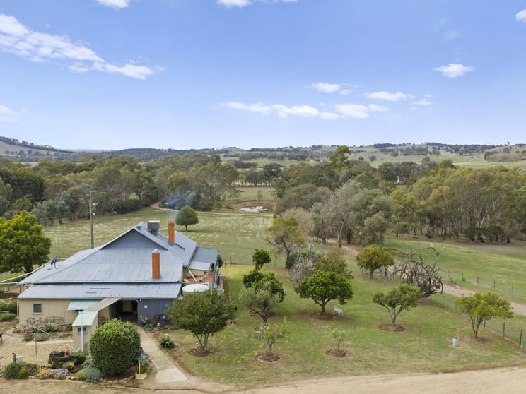 Click to view all images 180 Green Road Lurg VIC 3673 - Image 1