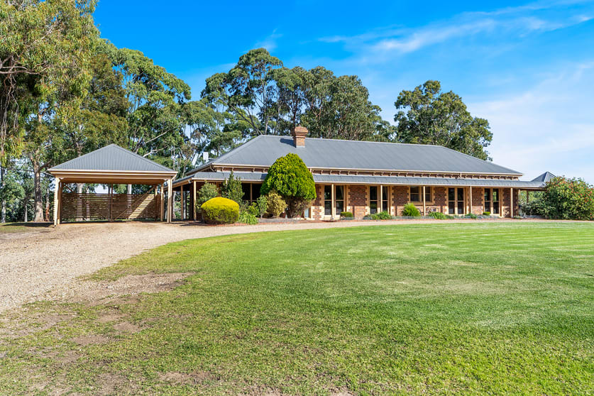 Click to view all images 20 Scrubby Creek Road Whittlesea VIC 3757 - Image 2