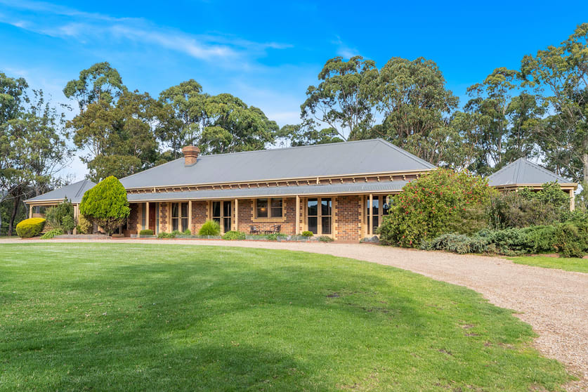 Click to view all images 20 Scrubby Creek Road Whittlesea VIC 3757 - Image 3