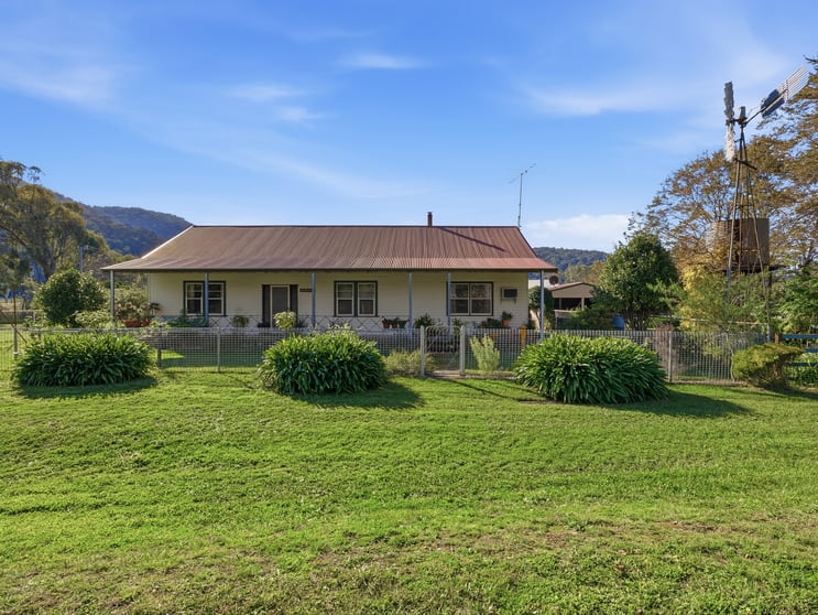 Click to view all images 372 Upper King River Road Cheshunt VIC 3678 - Image 2