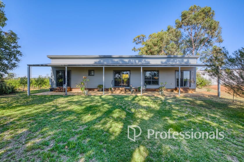 Click to view all images 630 Coorong Avenue Red Cliffs VIC 3496 - Image 2