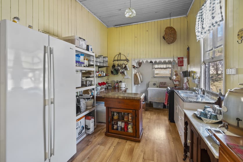 Click to view all images 395 Dry Gully Road Mount Whitestone QLD 4347 - Image 3