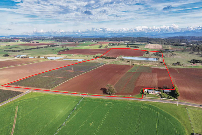 Click to view all images 384 Port Sorrell Road Wesley Vale TAS 7307 - Image 3