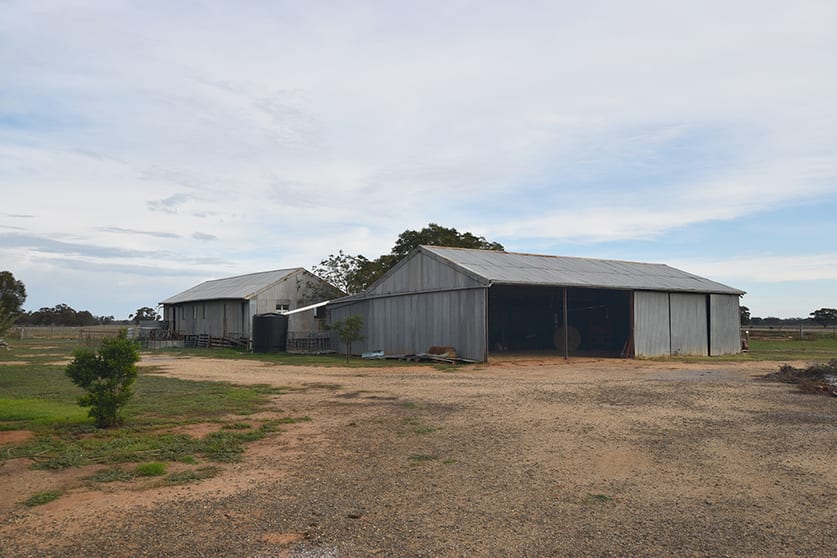 Click to view all images 1394 Katamatite-Nathalia Road Waaia VIC 3637 - Image 3