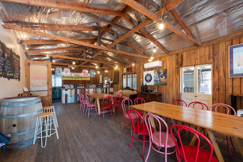 Click to view all images Accommodation & Tourism business for sale in Erudgere - Image 3