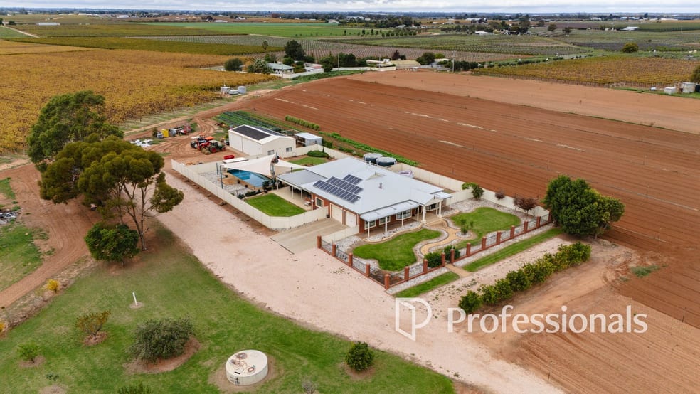 Click to view all images 39 Cowanna Avenue South Merbein South VIC 3505 - Image 2