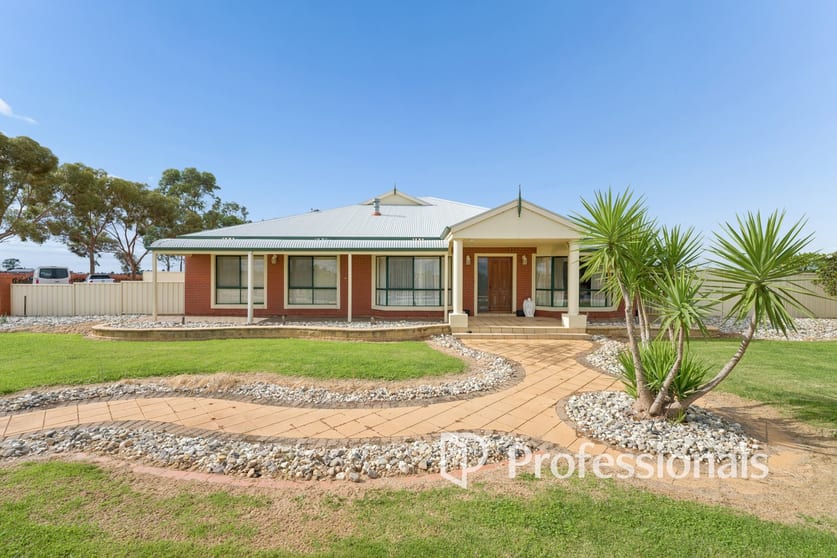 Click to view all images 39 Cowanna Avenue South Merbein South VIC 3505 - Image 3
