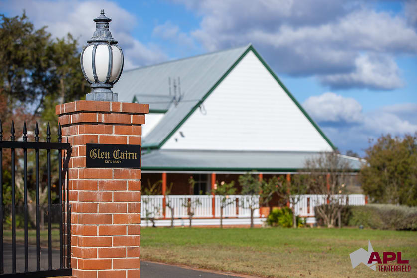 Click to view all images 8654A House New England Highway Tenterfield NSW 2372 - Image 3