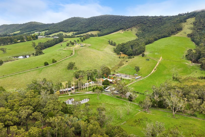 Click to view all images 221 Heath Road Chum Creek VIC 3777 - Image 2