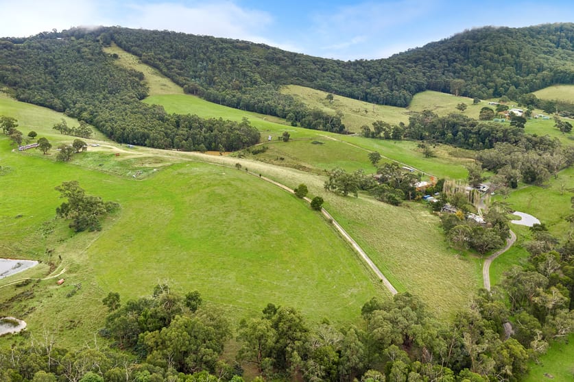 Click to view all images 221 Heath Road Chum Creek VIC 3777 - Image 3