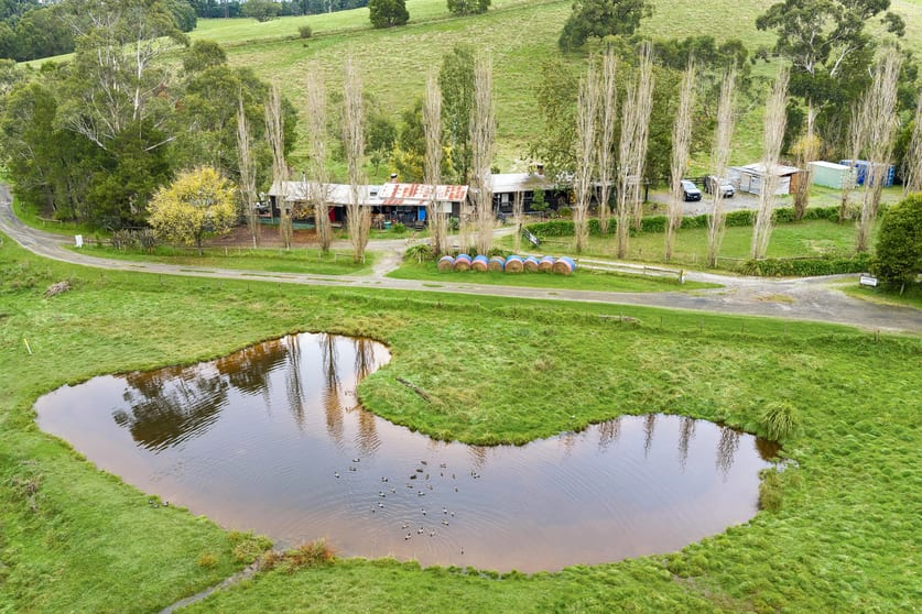 Click to view all images 221 Heath Road Chum Creek VIC 3777 - Image 1