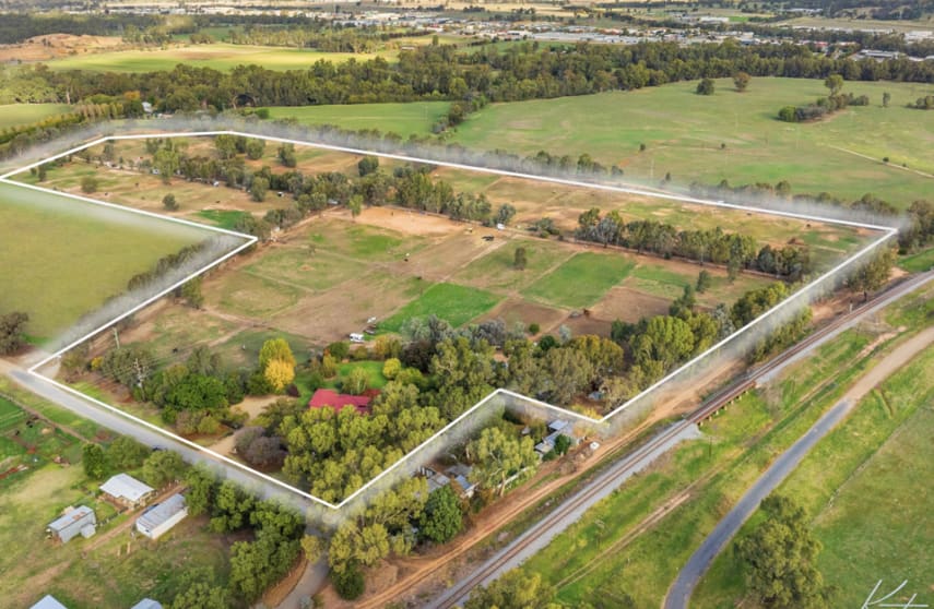 Click to view all images 44 Hinkler Street North Wagga Wagga NSW 2650 - Image 2