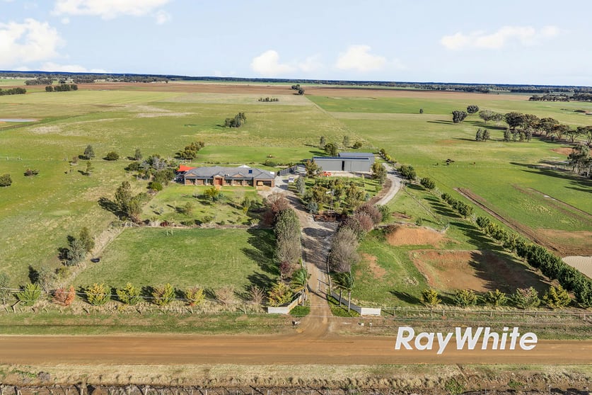 Click to view all images 715 Echuca West School Road Echuca West VIC 3564 - Image 3