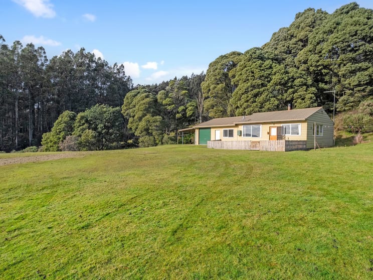 Click to view all images 549 Cradle Mountain Road Erriba TAS 7310 - Image 2