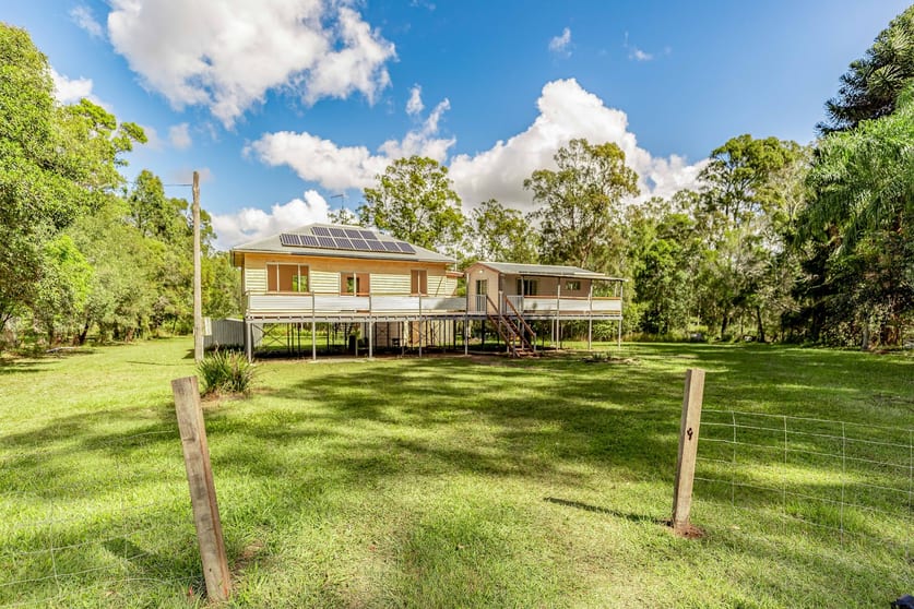 Click to view all images 26 Sunray Road Mothar Mountain QLD 4570 - Image 3