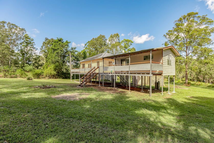 Click to view all images 26 Sunray Road Mothar Mountain QLD 4570 - Image 1