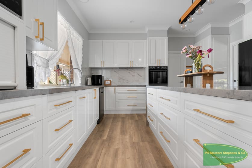 Click to view all images 114 Rockley Road Perthville NSW 2795 - Image 3