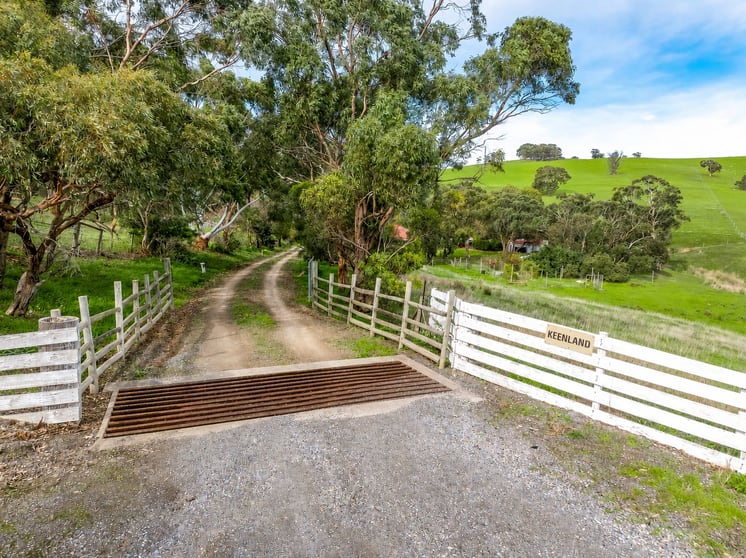 Click to view all images 5405 Main South Road Wattle Flat SA 5203 - Image 2