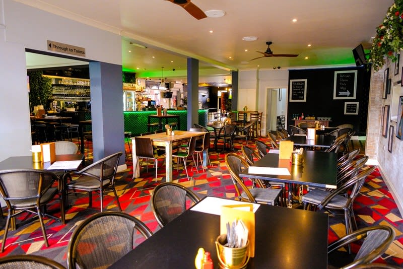 Click to view all images 16-18 Kendal Street Cowra NSW 2794 - Image 3