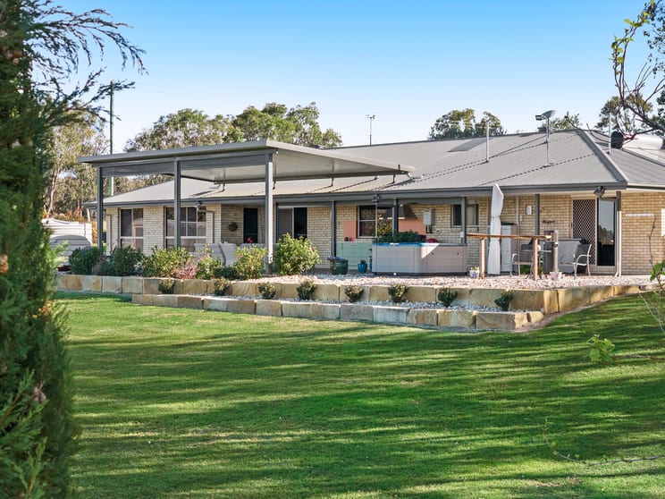 Click to view all images 2129 Old Stanthorpe Road Cherry Gully QLD 4370 - Image 2