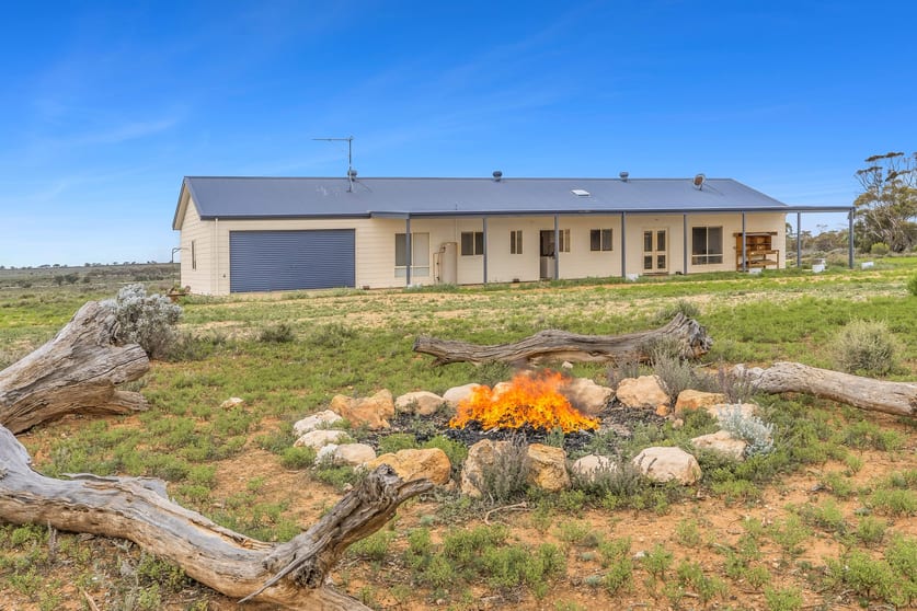 Click to view all images 11131 Thiele Highway Morgan SA 5320 - Image 3