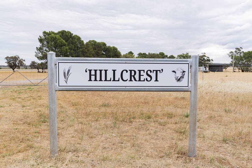 Click to view all images 25 Kamarah Road Narrandera NSW 2700 - Image 2
