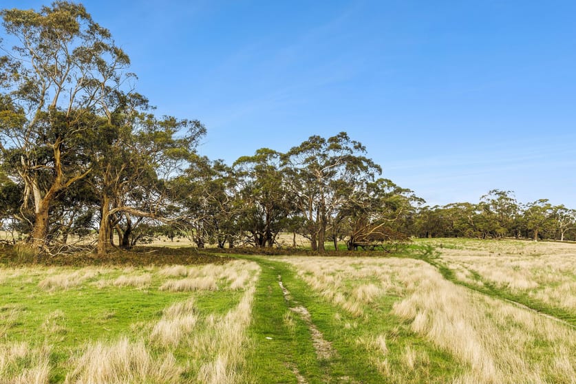Click to view all images 346 Coopers Road Meredith VIC 3333 - Image 2
