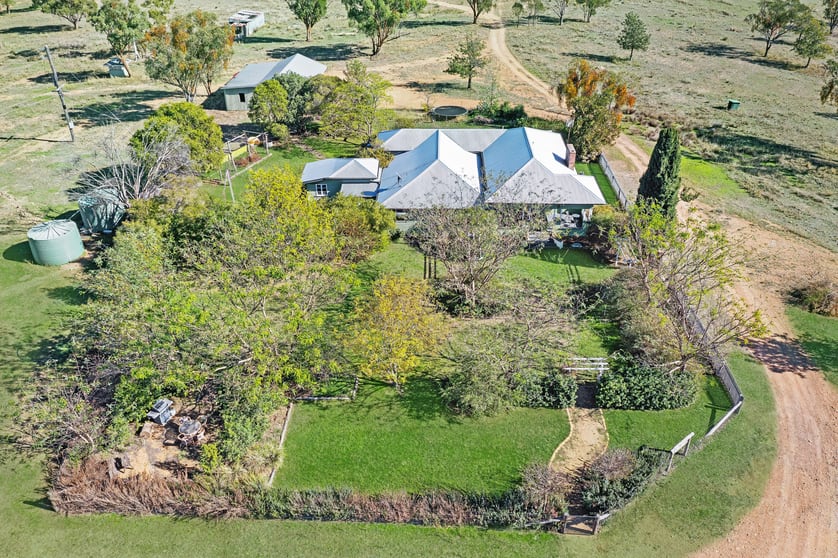 Click to view all images " Brooklyn Macintyre Aggregation " Warwick QLD 4370 - Image 1
