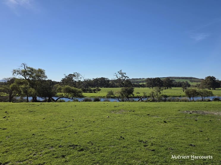 Click to view all images 2569 Porongurup Road Porongurup WA 6324 - Image 2