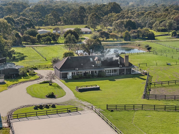 Click to view all images 2 Seaview Avenue Tuerong VIC 3915 - Image 1