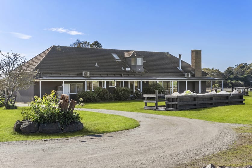 Click to view all images 2 Seaview Avenue Tuerong VIC 3915 - Image 3