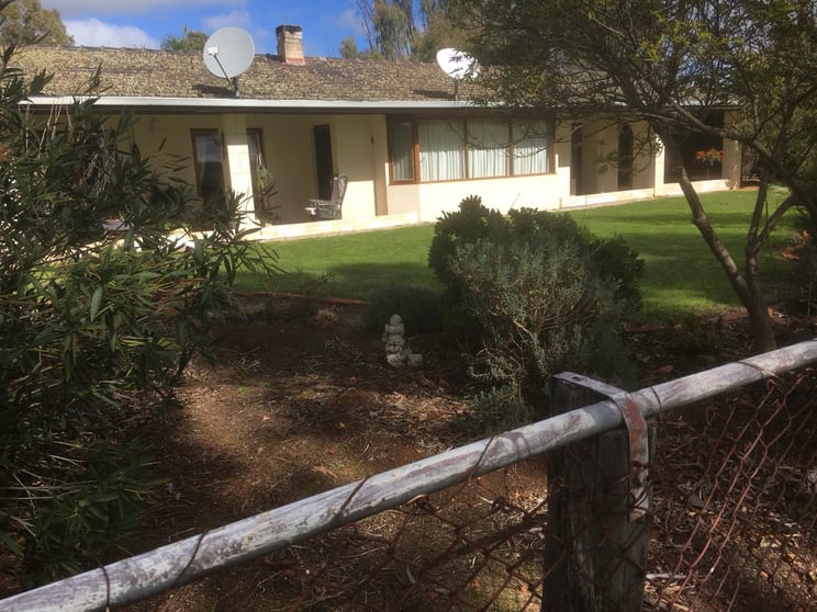 Click to view all images 278 Mayanarra Road York WA 6302 - Image 3