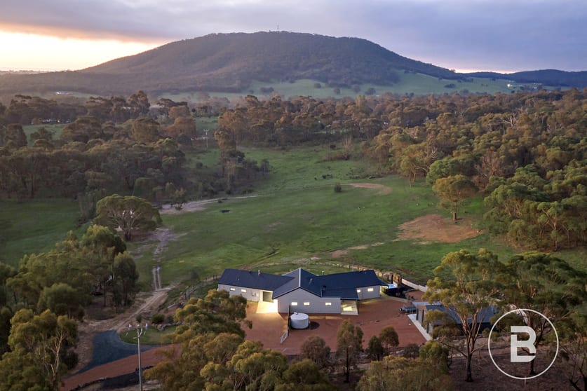 Click to view all images 42 Codes Lane Heathcote VIC 3523 - Image 2