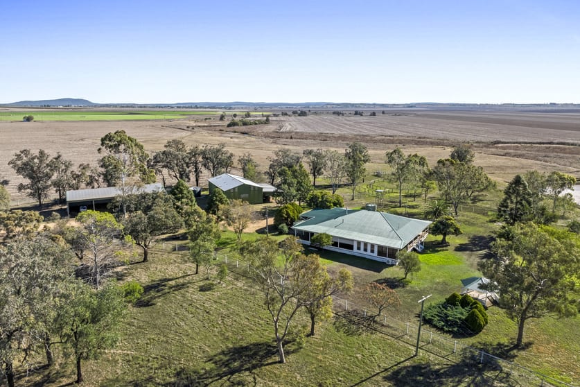 Click to view all images 26 Strand Road Cambooya QLD 4358 - Image 2