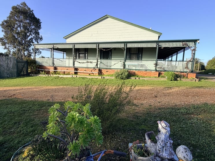 Click to view all images 57 Dunlop Road St Arnaud VIC 3478 - Image 2
