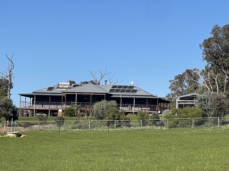 Click to view all images 111 Forrest St Boddington WA 6390 - Image 2