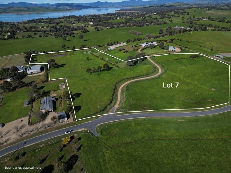 7, 37 Eagle Rise Road Table Top NSW 2640 - Image 1