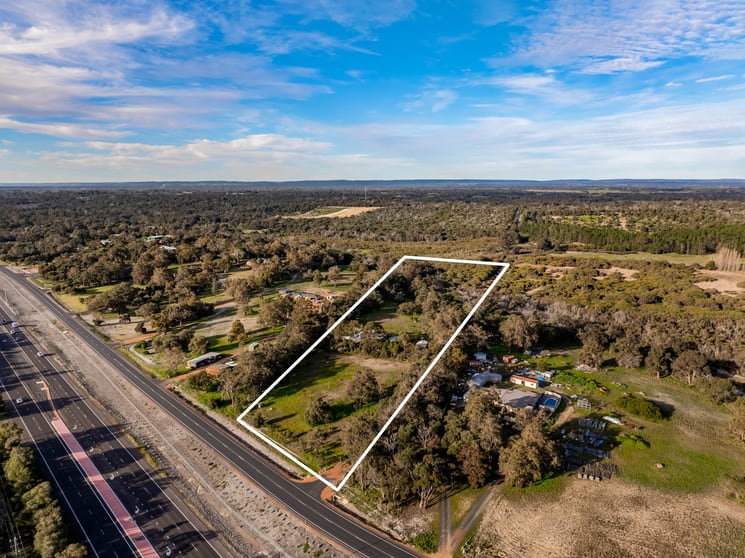 Click to view all images 44 Grevillea Road Stratham WA 6237 - Image 3