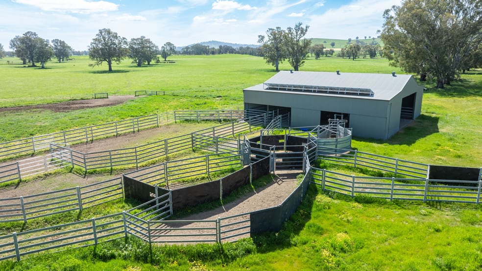 Click to view all images 3083-3175 Riverina Highway Albury NSW 2640 - Image 3
