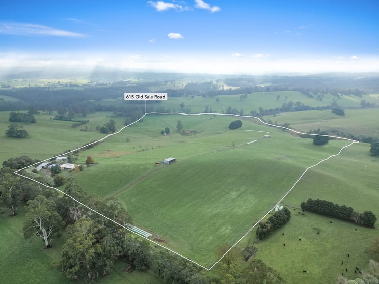 Click to view all images 615 Old Sale Road Drouin West VIC 3818 - Image 2