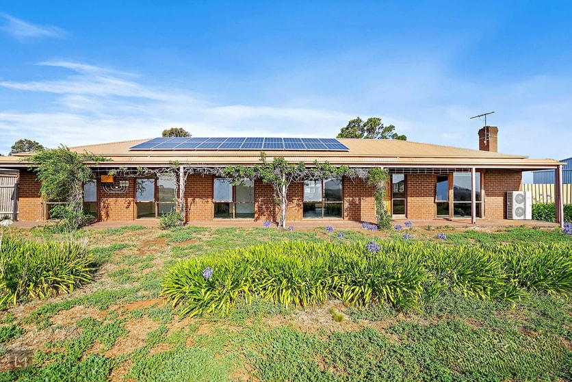 Click to view all images 15 Colin Crescent Little River VIC 3211 - Image 1