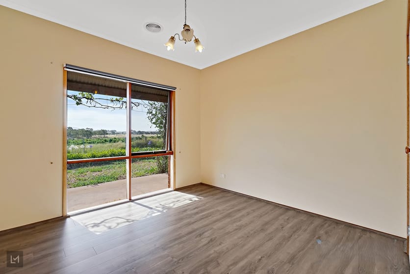 Click to view all images 15 Colin Crescent Little River VIC 3211 - Image 3